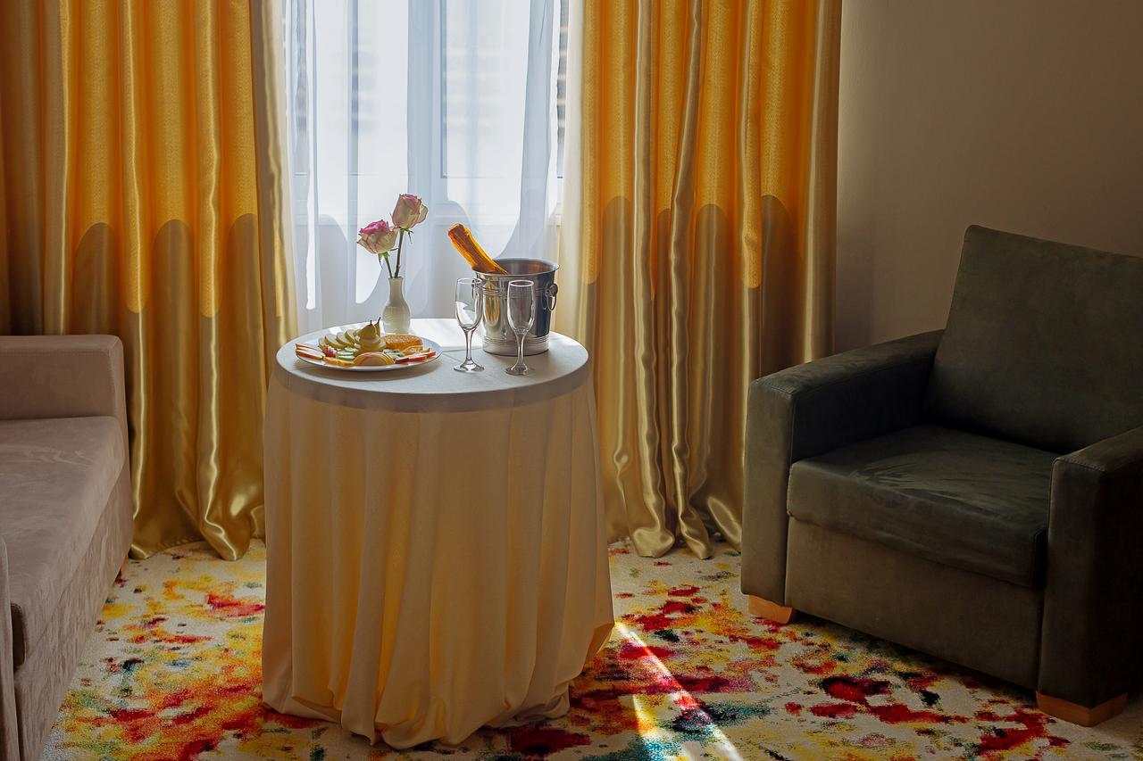 Sun Hotel ドゥラス エクステリア 写真